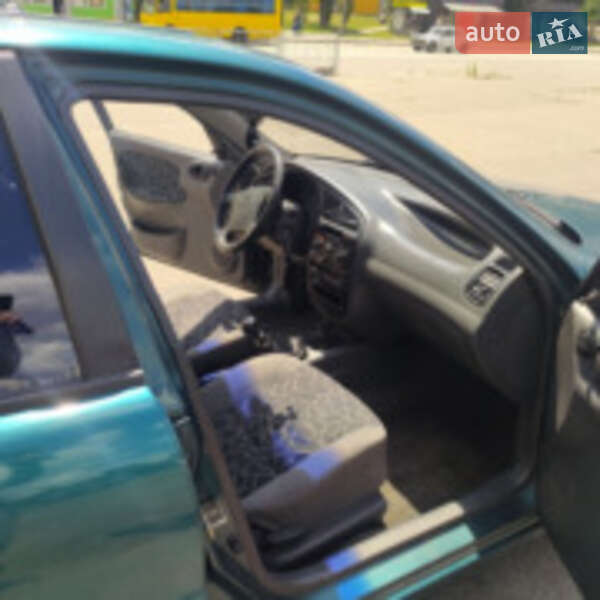 Седан Daewoo Lanos 2001 в Києві