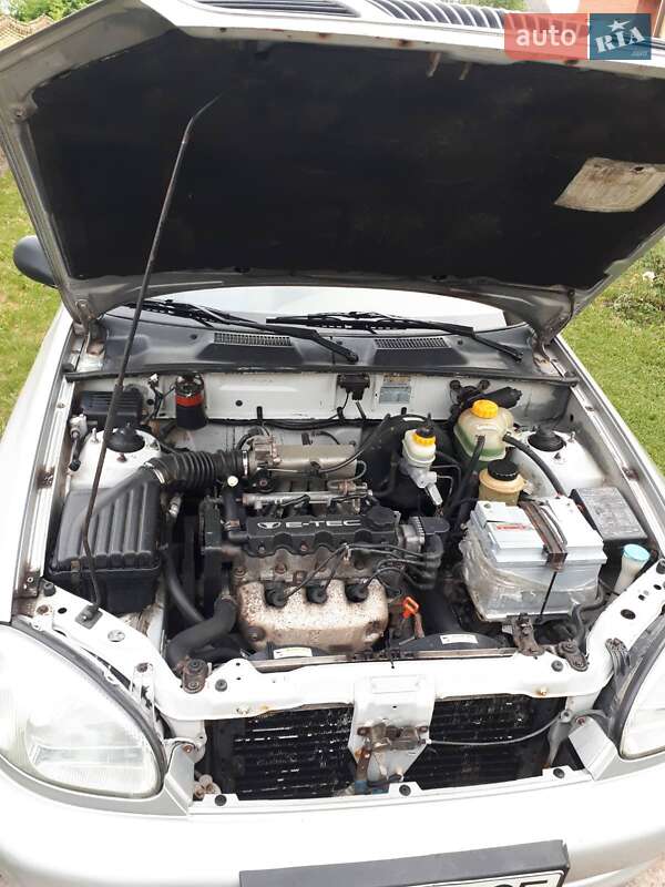 Хетчбек Daewoo Lanos 1998 в Рокитному