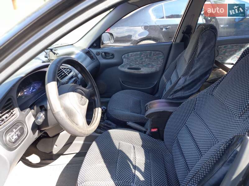 Седан Daewoo Lanos 1999 в Кривому Розі