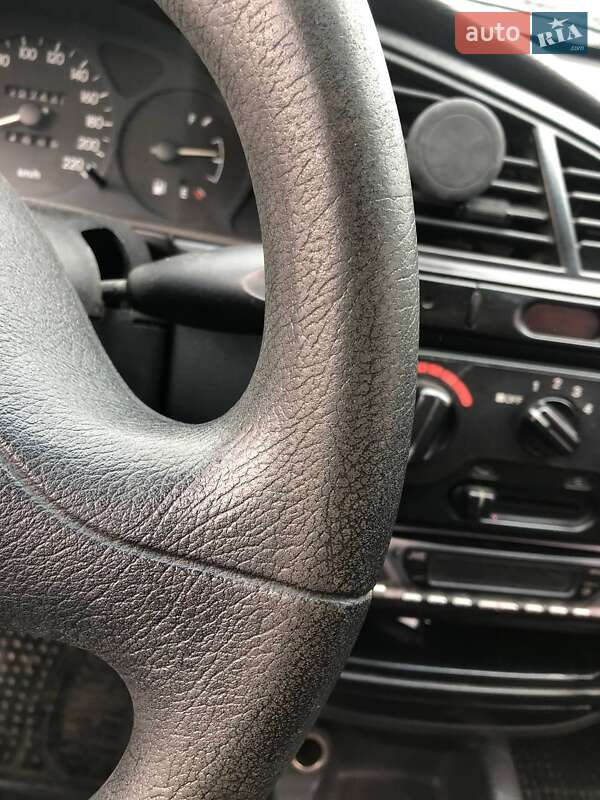 Седан Daewoo Lanos 2004 в Надворной