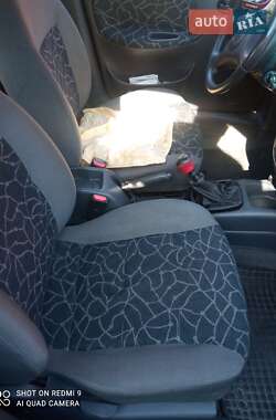 Седан Daewoo Lanos 2002 в Ужгороді