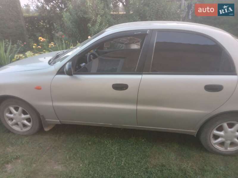 Седан Daewoo Lanos 2008 в Сторожинце