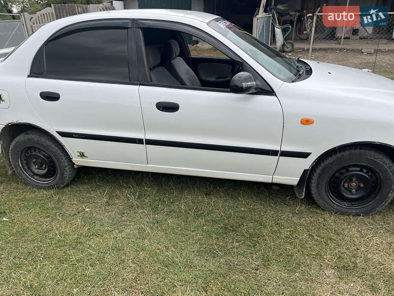 Седан Daewoo Lanos 1998 в Городке
