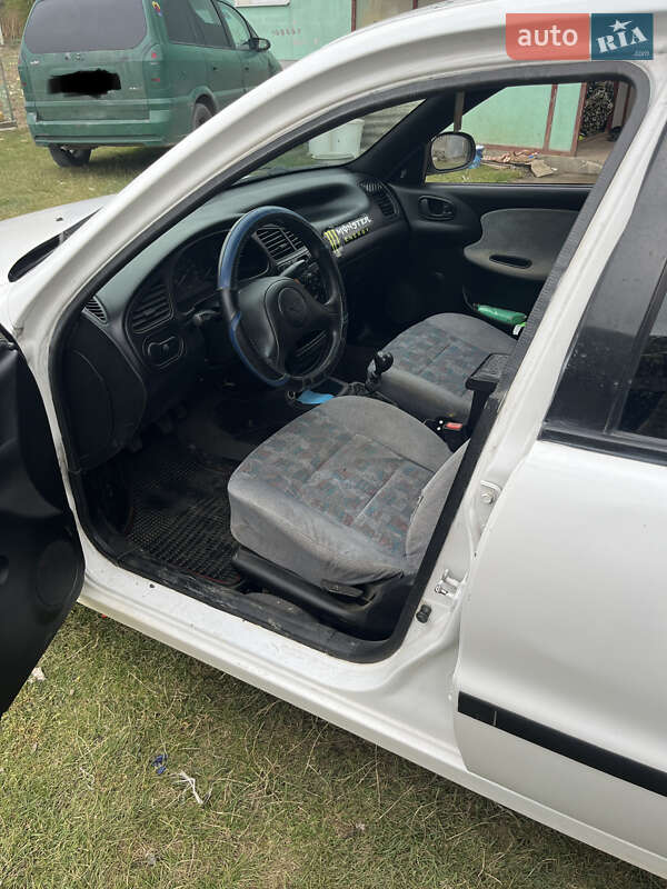 Седан Daewoo Lanos 1998 в Городке