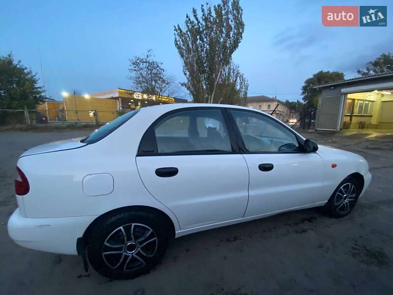 Седан Daewoo Lanos 2004 в Одессе
