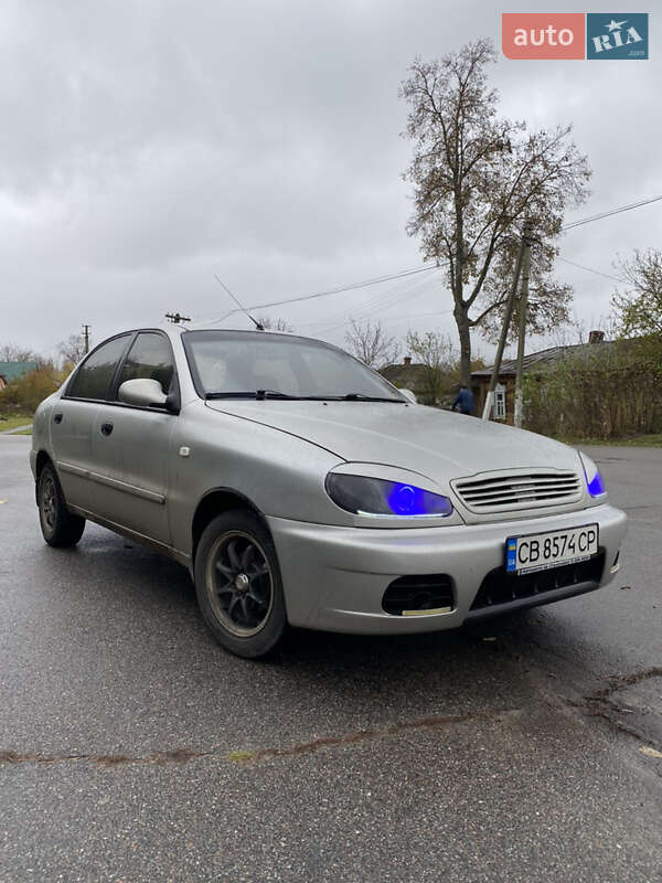 Седан Daewoo Lanos 2003 в Семеновке