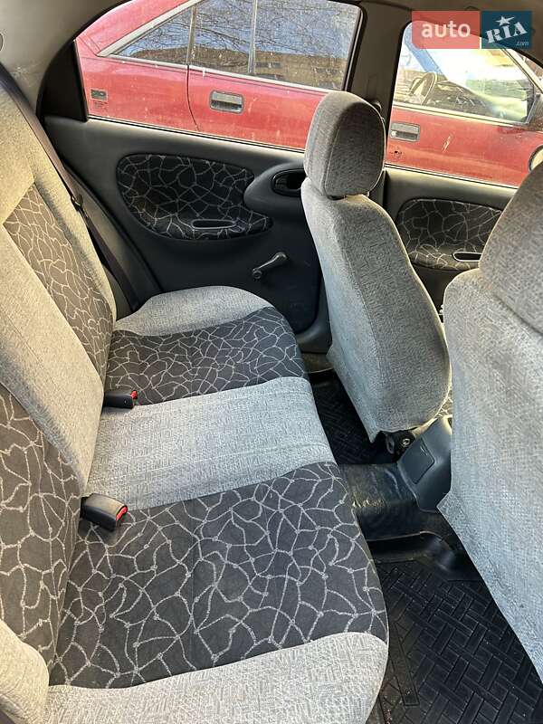 Седан Daewoo Lanos 2004 в Черновцах