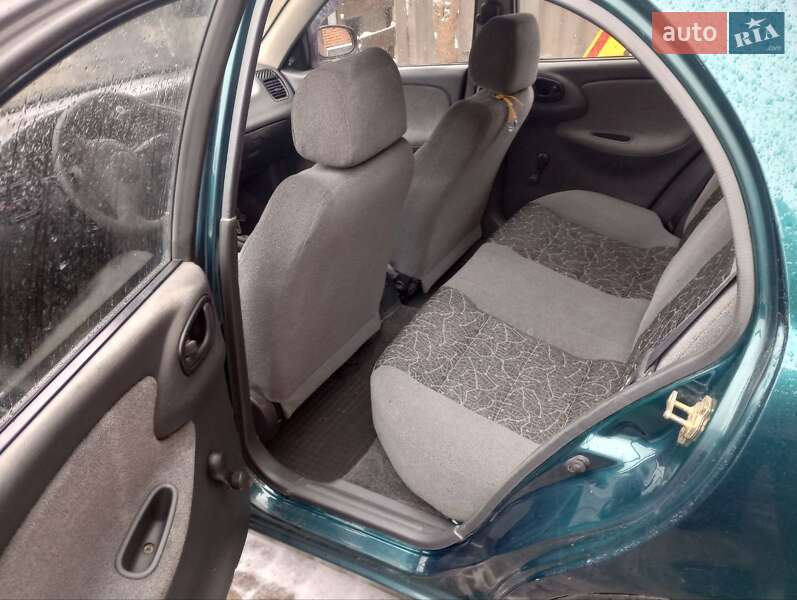 Седан Daewoo Lanos 2004 в Харькове