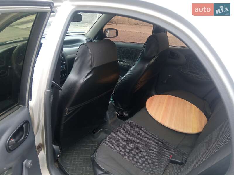 Седан Daewoo Lanos 2004 в Ладыжине