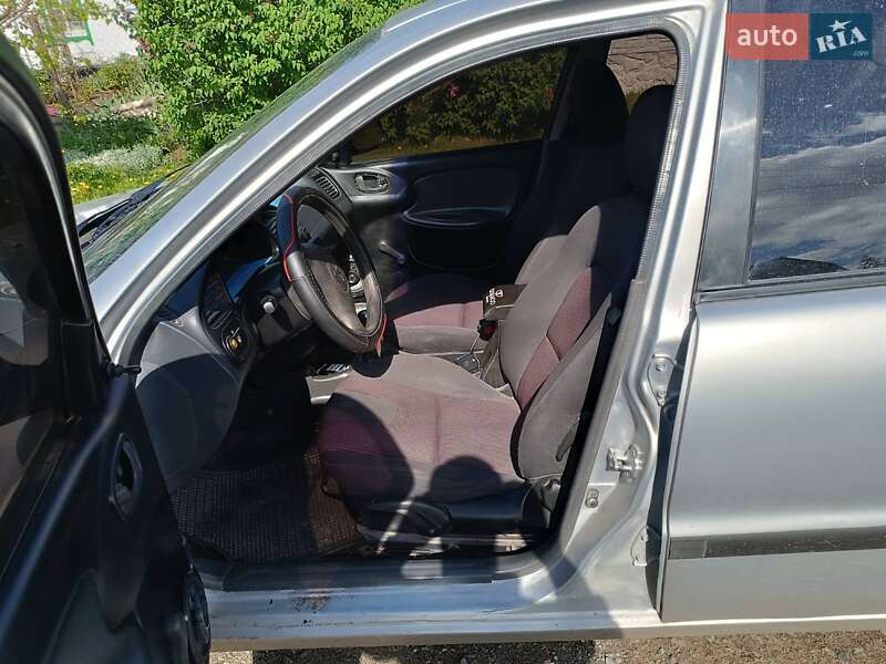 Седан Daewoo Lanos 1998 в Дніпрі