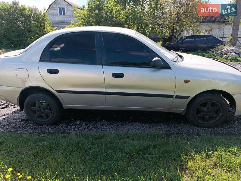 Седан Daewoo Lanos 1998 в Дніпрі