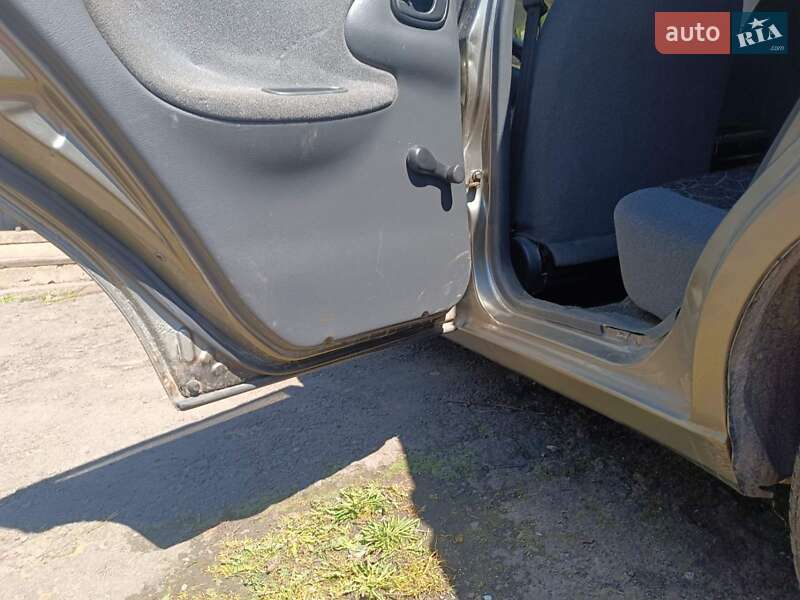 Седан Daewoo Lanos 2004 в Подгайцах