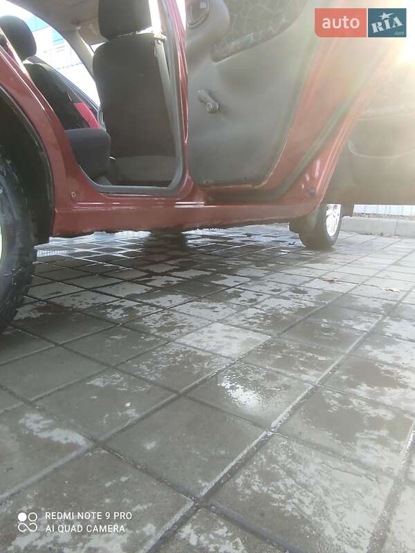 Седан Daewoo Lanos 2004 в Черкассах