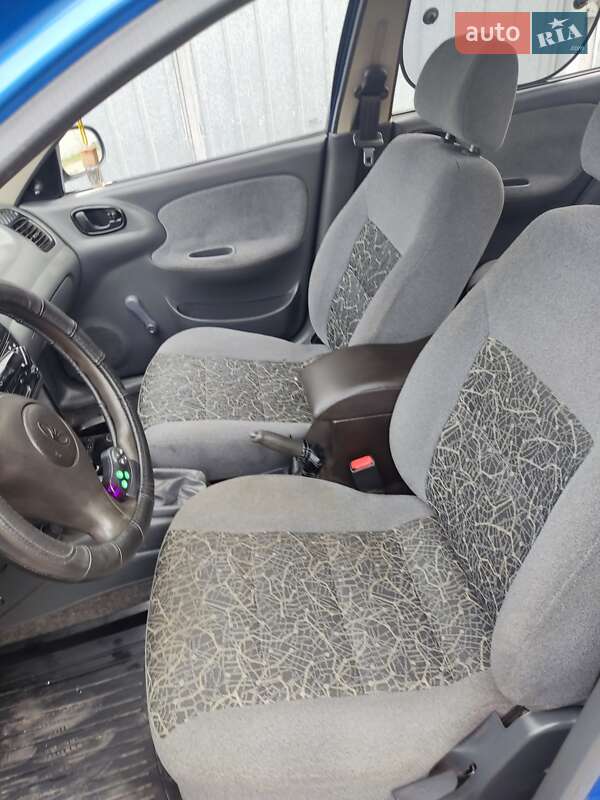 Седан Daewoo Lanos 2008 в Изюме