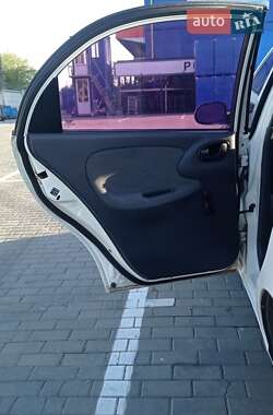 Седан Daewoo Lanos 2004 в 