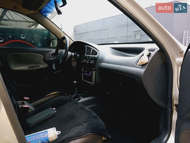 Седан Daewoo Lanos 2003 в Кривому Розі