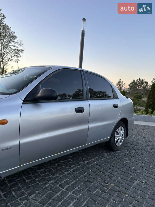 Седан Daewoo Lanos 1998 в Дніпрі