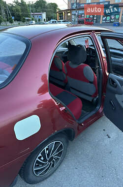 Седан Daewoo Lanos 2004 в Полонном