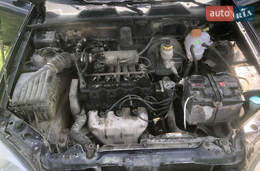Седан Daewoo Lanos 2002 в Львове