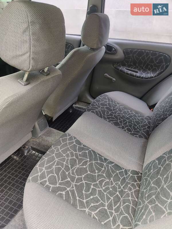 Седан Daewoo Lanos 2004 в Львове