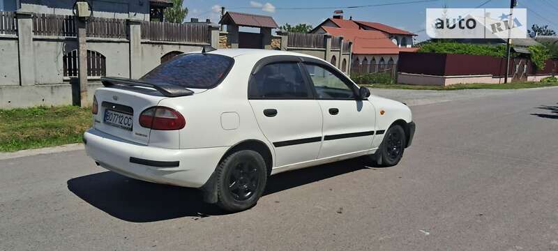 Седан Daewoo Lanos 2004 в Шумске