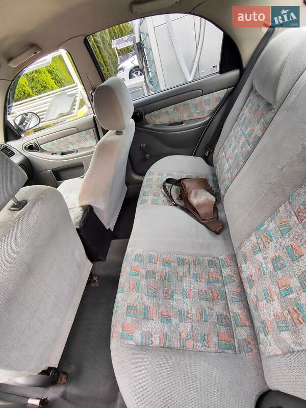Седан Daewoo Lanos 2004 в Коростене