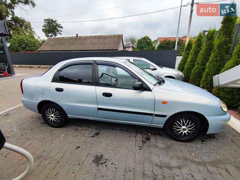Седан Daewoo Lanos 2004 в Коростене