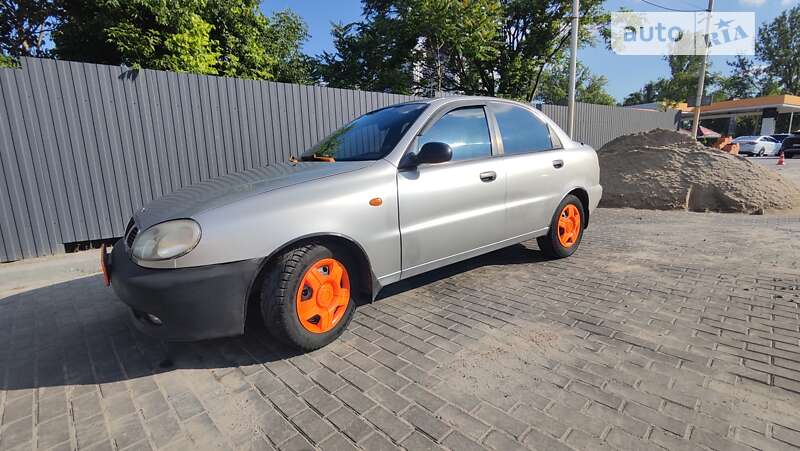 Седан Daewoo Lanos 2001 в Днепре