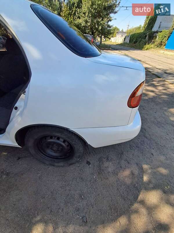 Седан Daewoo Lanos 2004 в Киеве