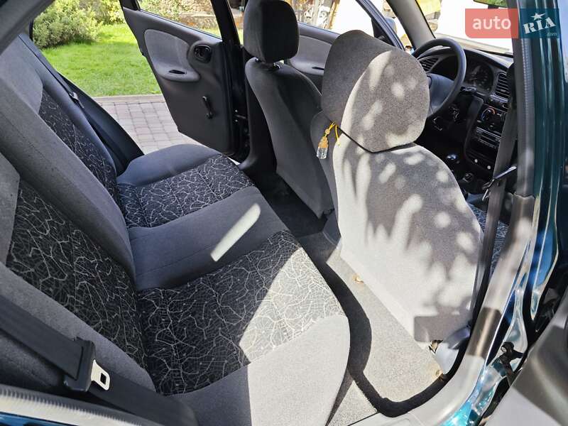 Седан Daewoo Lanos 2004 в Харькове