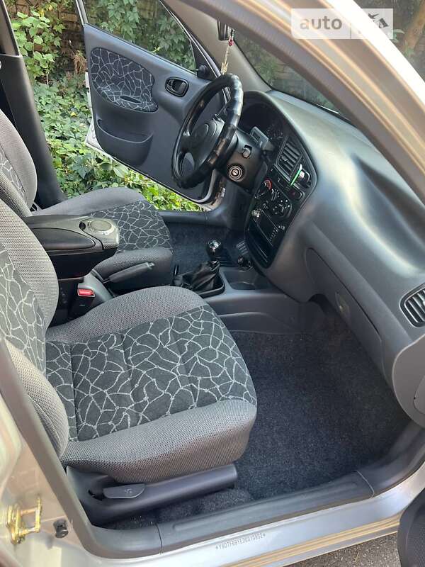 Седан Daewoo Lanos 2003 в Киеве