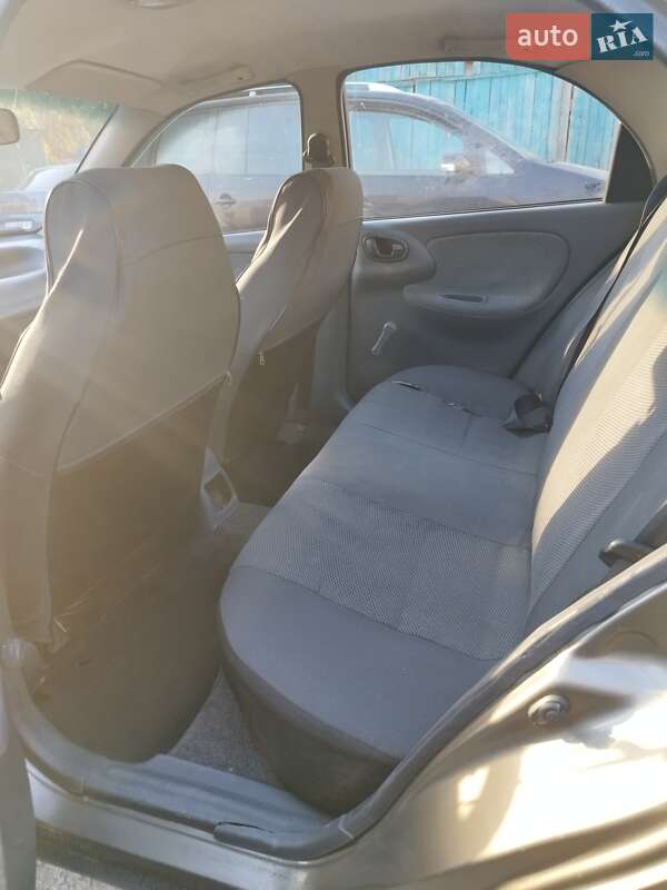 Седан Daewoo Lanos 2004 в Дергачах