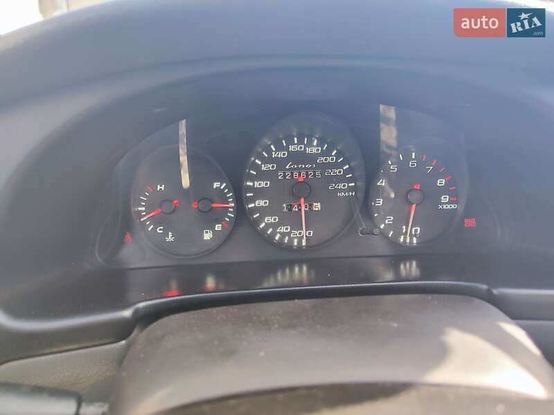 Седан Daewoo Lanos 2003 в Львове