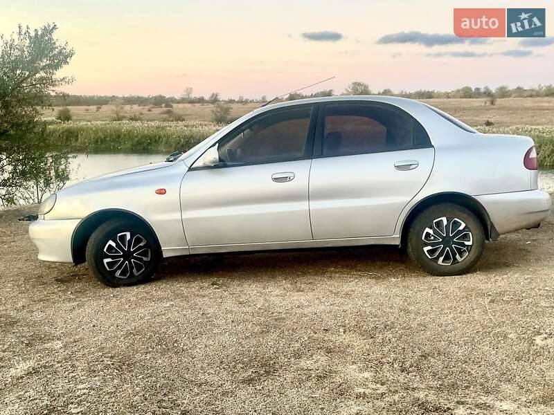 Седан Daewoo Lanos 2004 в Лозуватці