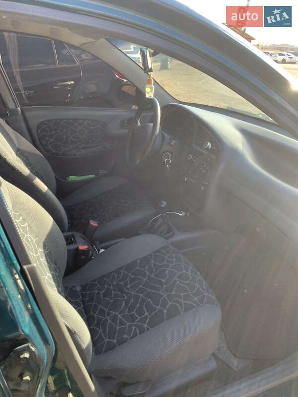 Седан Daewoo Lanos 2003 в Киеве