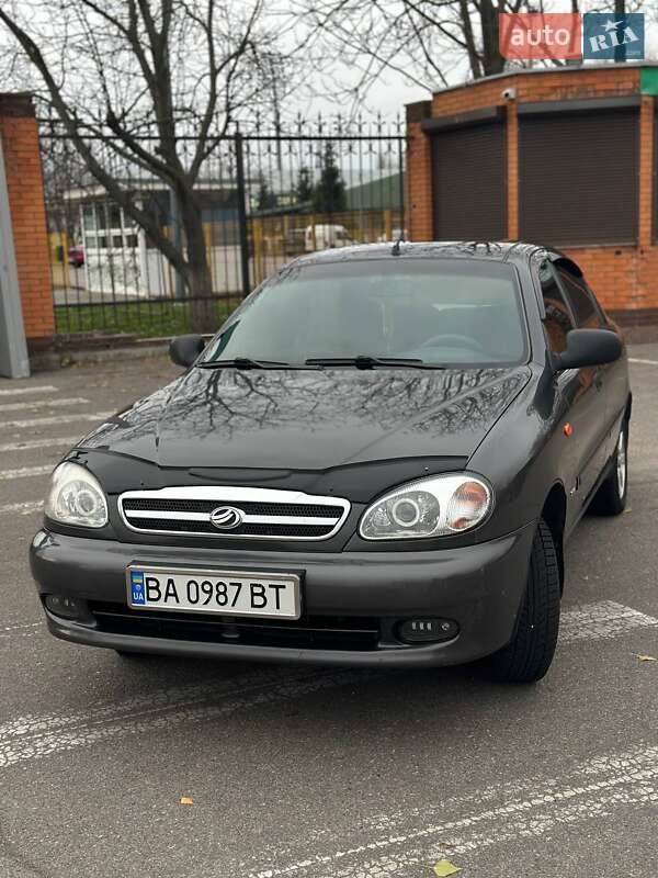 Седан Daewoo Lanos 2011 в Олександрії