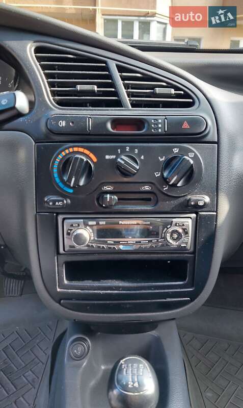 Седан Daewoo Lanos 2005 в Киеве