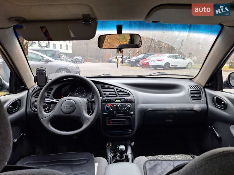 Седан Daewoo Lanos 2004 в Львові