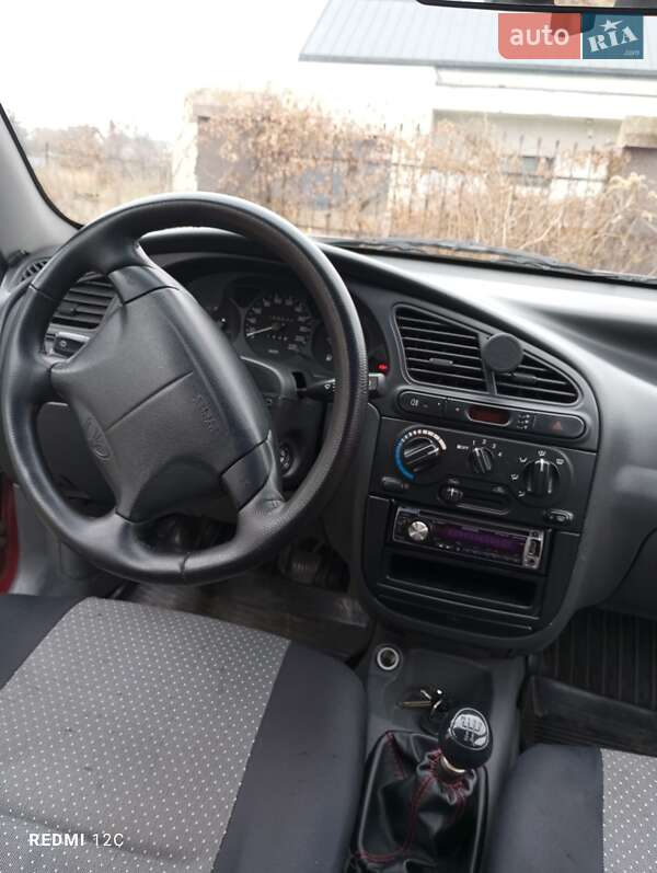 Седан Daewoo Lanos 2000 в Львове