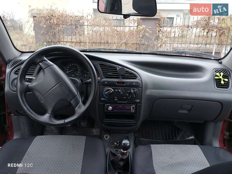 Седан Daewoo Lanos 2000 в Львове