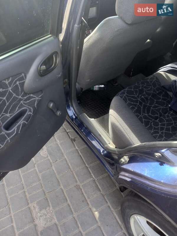 Седан Daewoo Lanos 2002 в Дніпрі