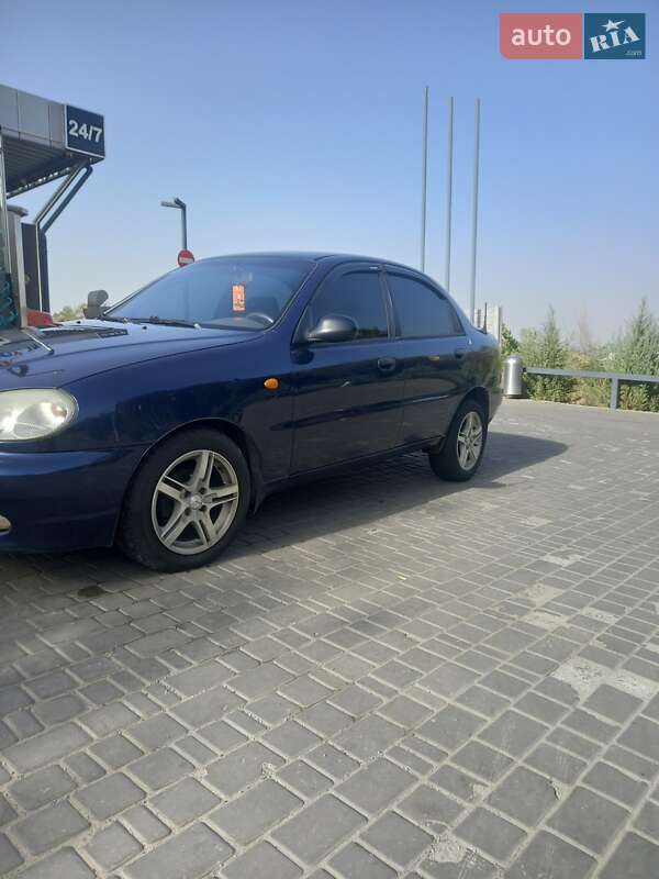 Седан Daewoo Lanos 2002 в Дніпрі