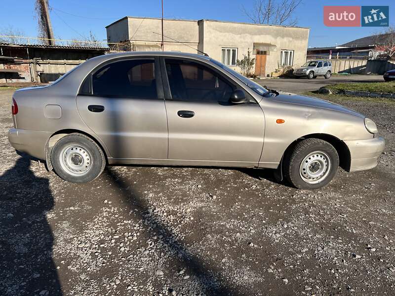 Седан Daewoo Lanos 2004 в Королеве