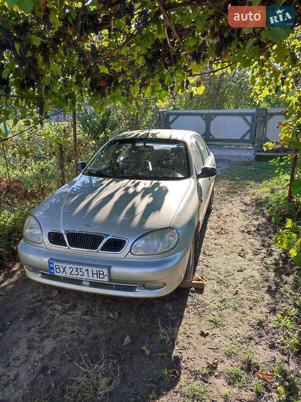 Седан Daewoo Lanos 2004 в Великих Межиричах