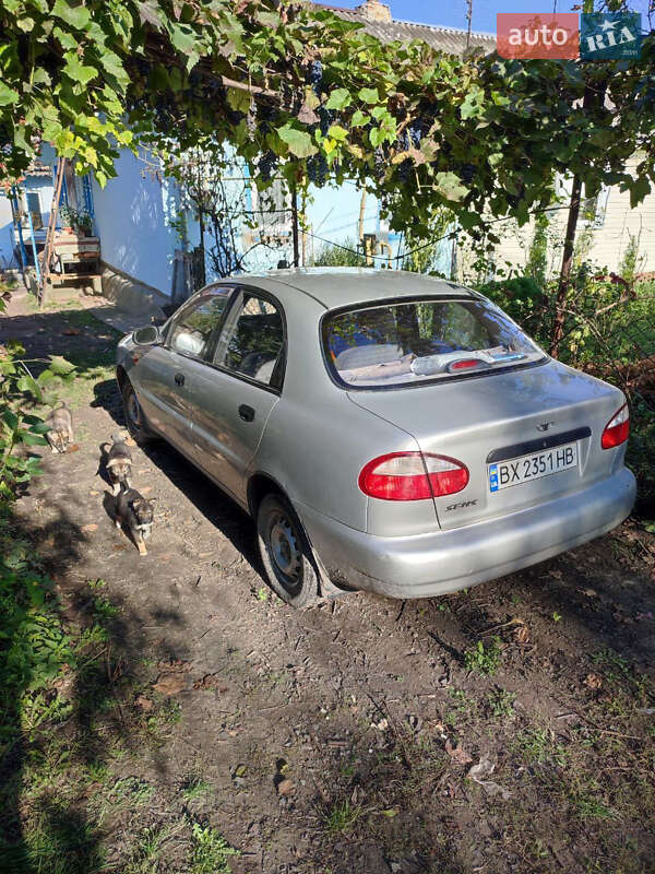 Седан Daewoo Lanos 2004 в Великих Межиричах