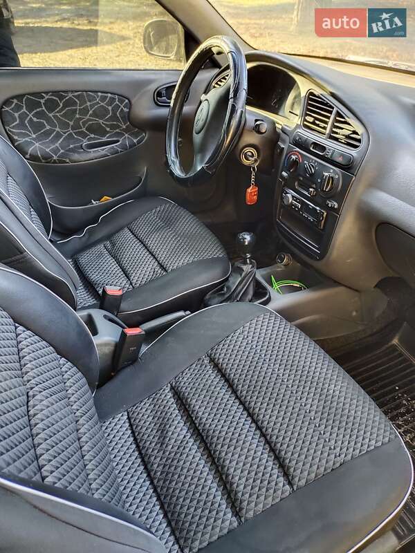 Седан Daewoo Lanos 2003 в Днепре