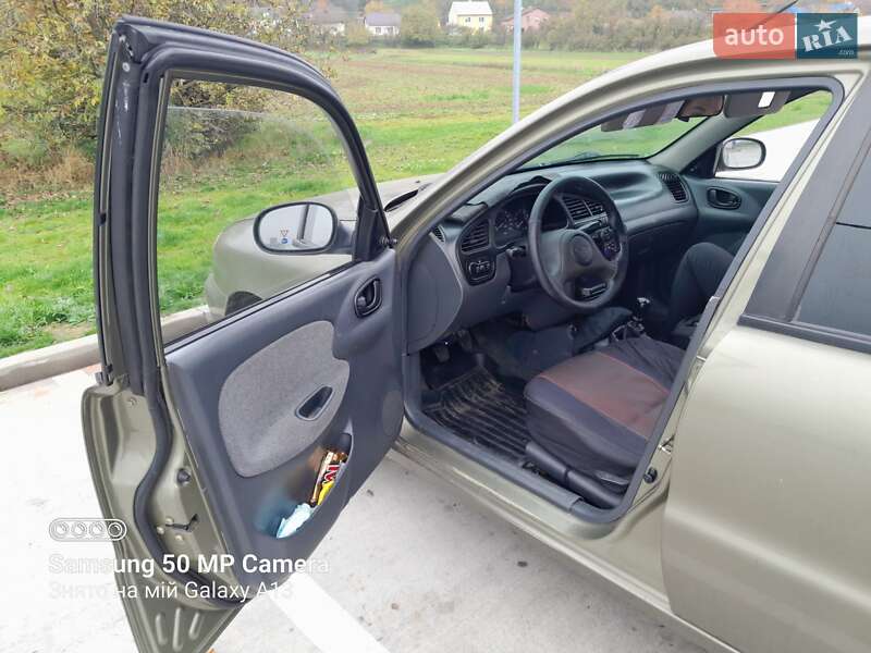 Седан Daewoo Lanos 2004 в Мукачевому