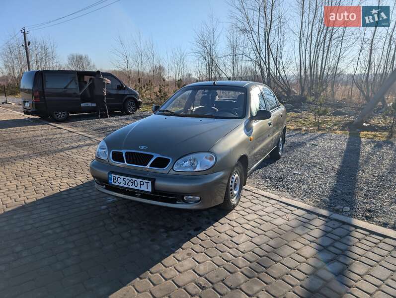 Седан Daewoo Lanos 2004 в Винниках