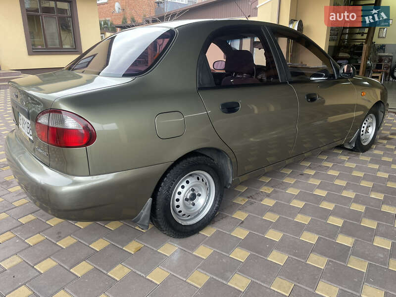 Седан Daewoo Lanos 2004 в Киеве