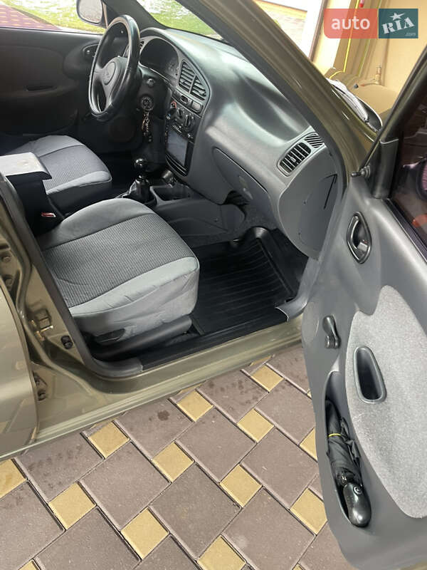 Седан Daewoo Lanos 2004 в Киеве
